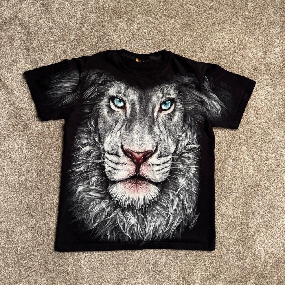 BLACK LION ALL OVER PRINT GRAPHIC TEE